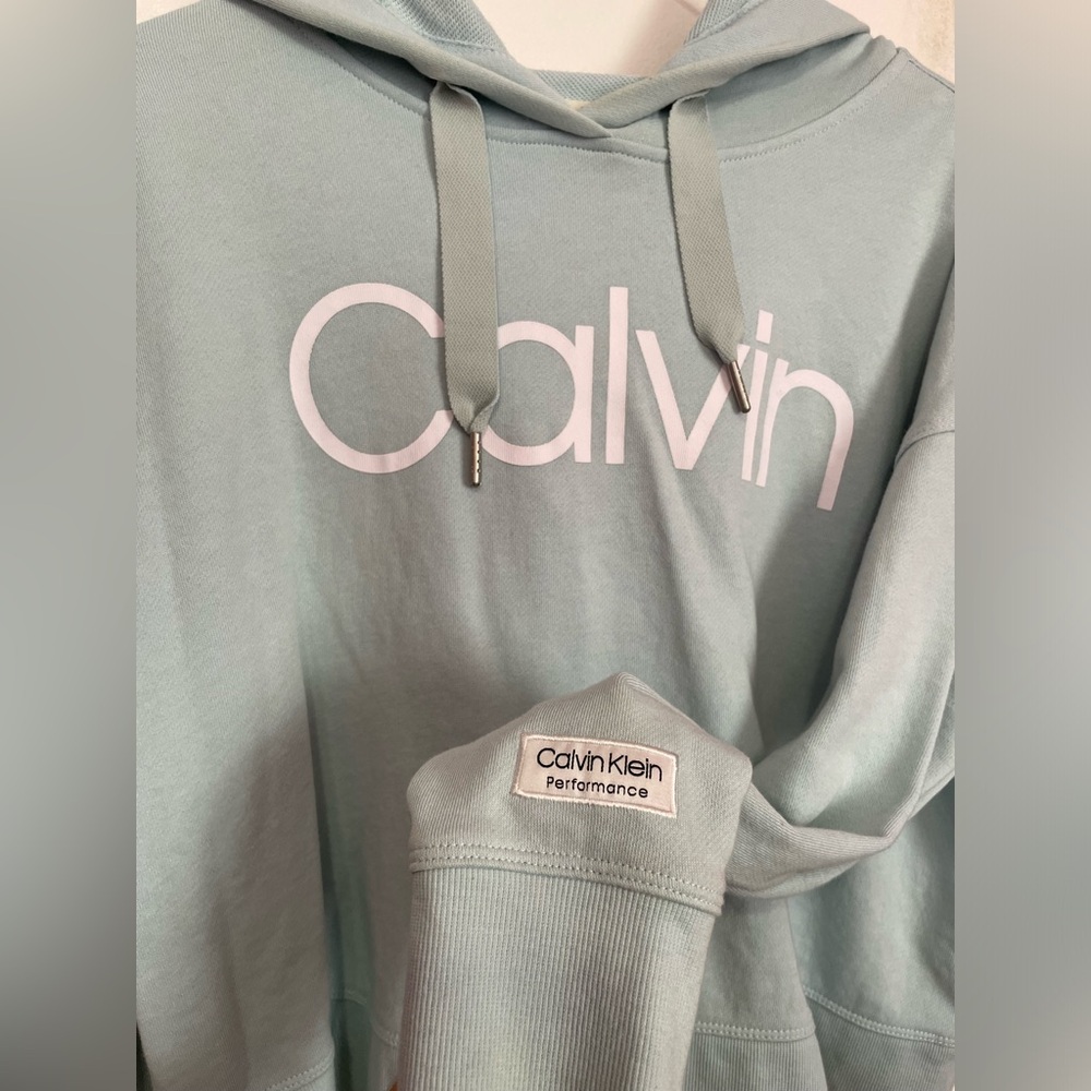Calvin cropped hoodie. Size small. Great hoodie for exercise and loungewear.